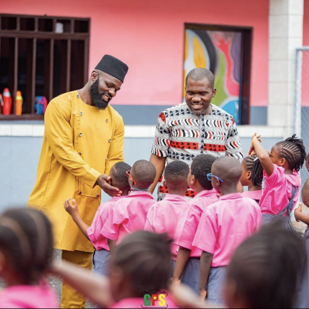 Carlos Takam avec les élèves de l’école Le Rebours